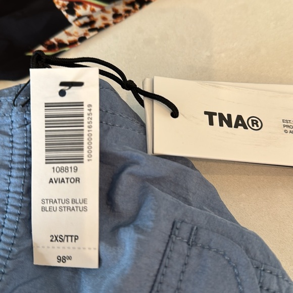 Aritzia parachute pants - Picture 3 of 3